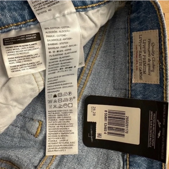 BNWT- Aritzia Levi's Premium 501 Skinny Jeans in Tango Light (26) - Picture 6 of 10